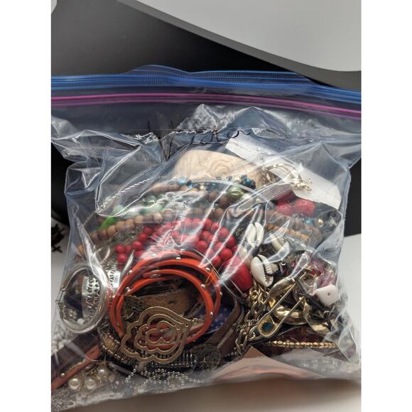 Jewelry Lot Vida Repurpose Bag Over 4 Pounds Beads & Possible Wearable Pieces - Picture 8 of 12